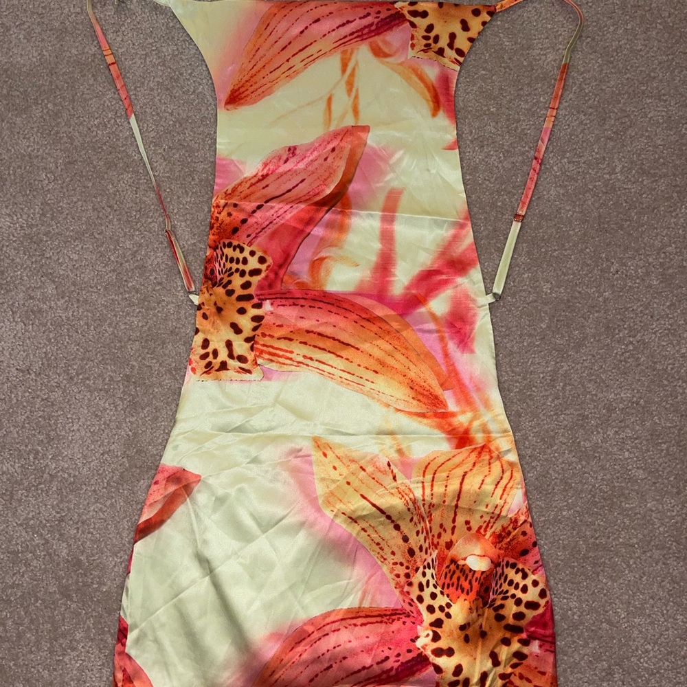 Lucia Backless Mini Dress With Flower Detail - Picture 3 of 4